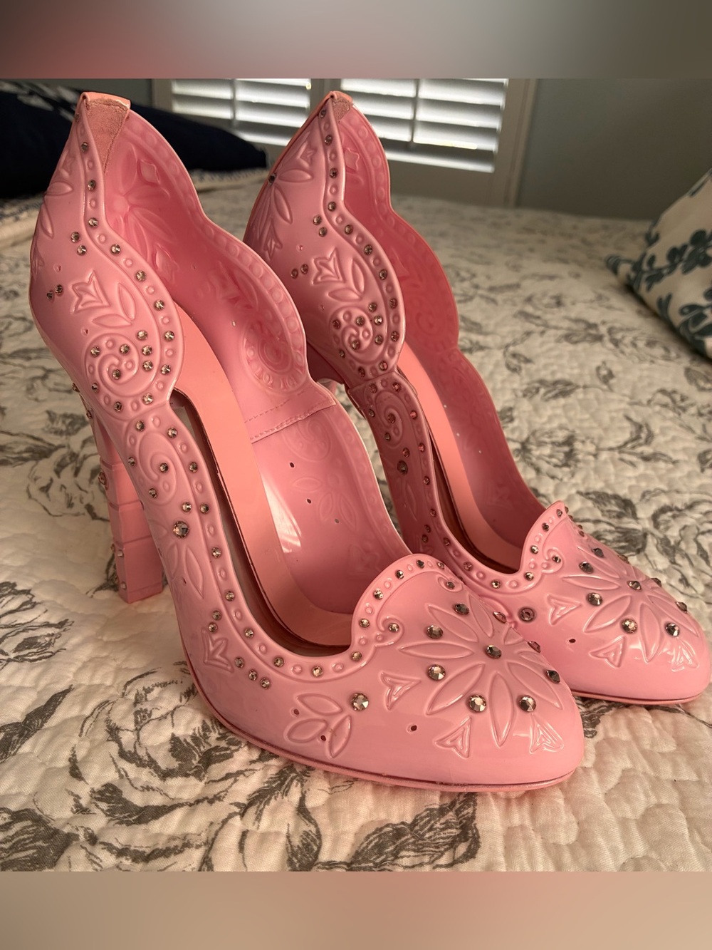 Never worn-no box-runs small
Dolce & Gabbana Pink Embellished Cutout High Heels - Picture 3 of 3